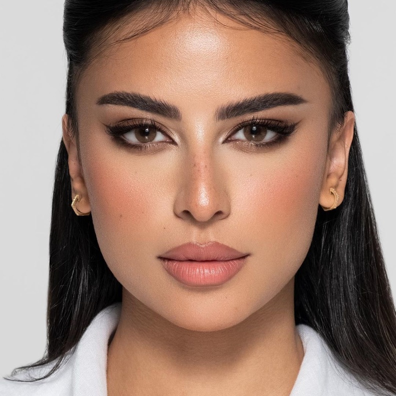 مكياج عيون برونزي داكن من وحي مدونات الجمال السعوديات... إليك خطوات تطبيقه