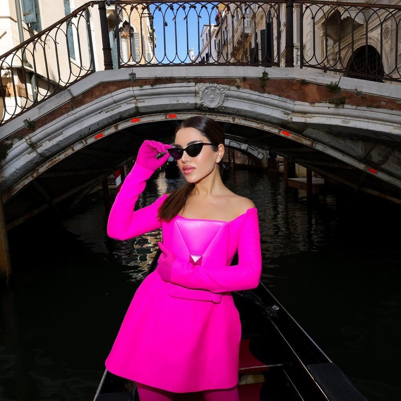 صور إطلالات نجمات خطفن الأنظار بصيحة Pink PP من دار فالنتينو