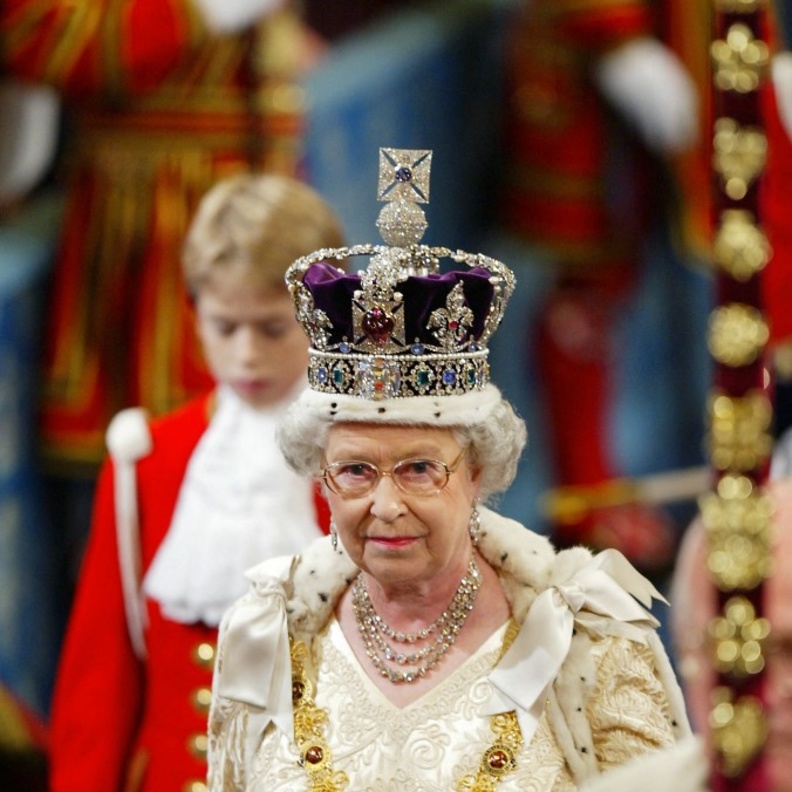 التميّز والجاذبية والشياكة التي رافقت اطلالات الملكة إليزابيث