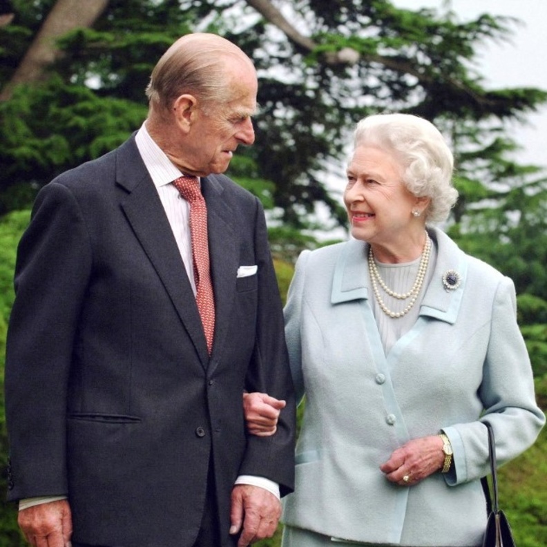 الملكة إليزابيث الثانية تلحق بحبيبها الراحل الأمير فيليب