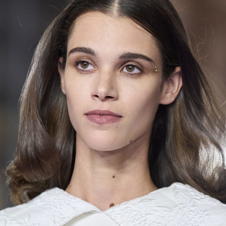 أفضل علاجات الشعر المتقصف عند المرأة