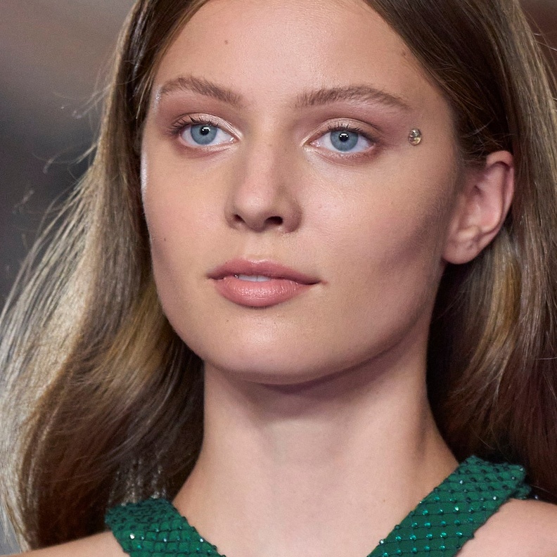 نصائح بسيطة لشفاه وردية وجذابة بعد الليزر