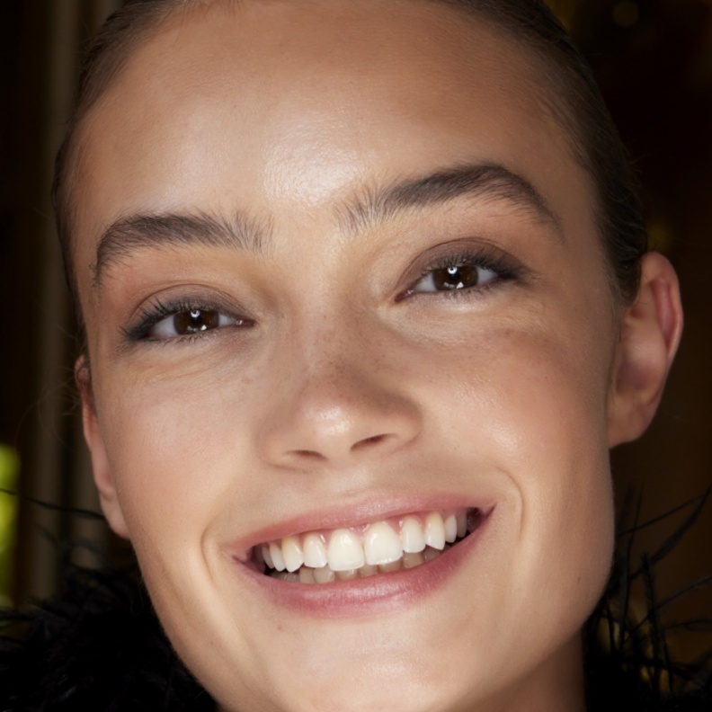 الإقلاع عن التدخين يساعد في التخفيف من تجمع الخطوط حول الفم