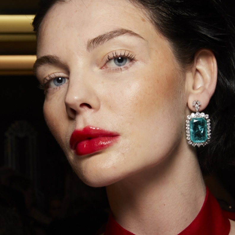 الوان احمر شفاه ملفتة  من دار Helen Anthony