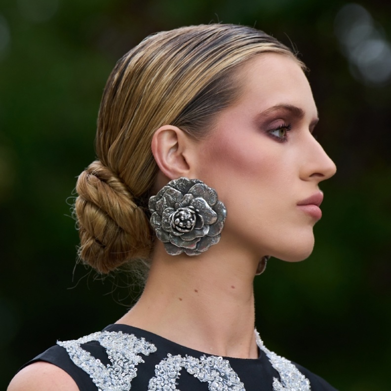 Juana Martinرفعة الكعكة المنخفضة التي يمكن تطبيقها باختلاف الوجوه من عروض