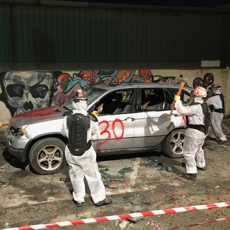 سماش روم دبي.. تخلصوا من همومكم في غرفة التحطيم 