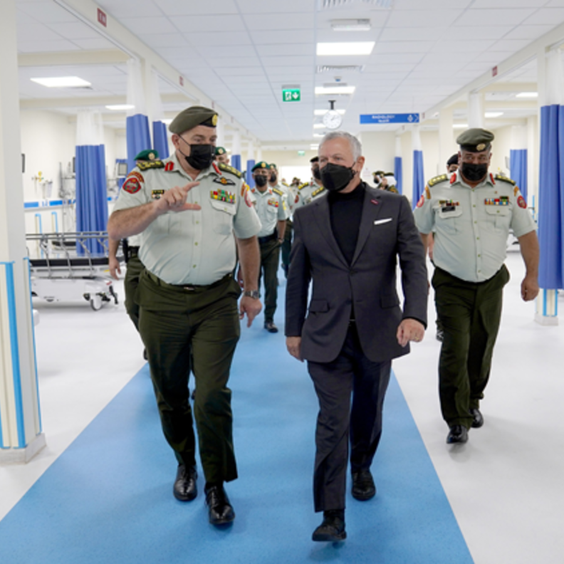 الملك عبد الله يفتتح مستشفى عسكريا جديدا في عمان