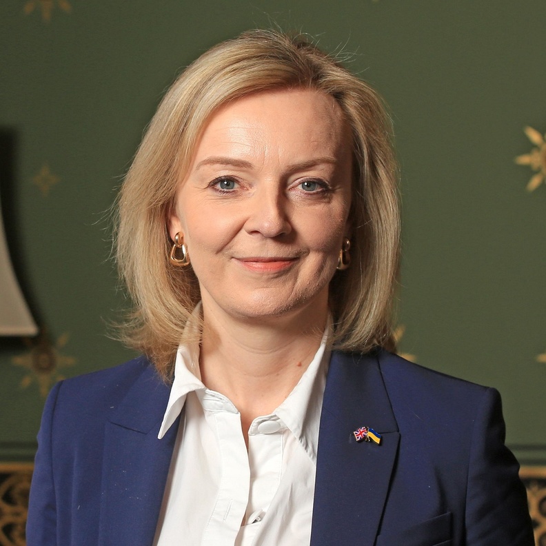 "البساطة" عنوان مجوهرات رئيسات وزراء بريطانيا