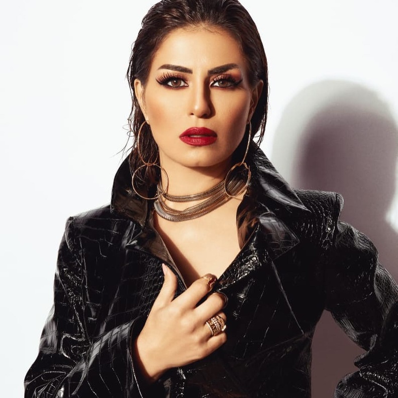 منة فضالي خلال جلسة تصوير خاصة مع المصور شريف البوهي