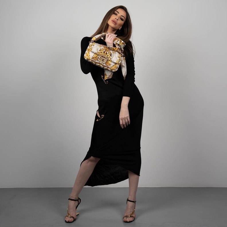 نجمات إخترن اللون الأسود بأحدث إطلالاتهن ..إليك طريقة تنسيقه لمخلتف المناسبات