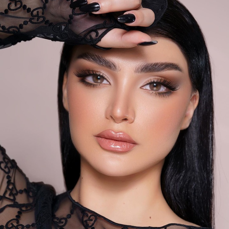 أحدث اطلالات المكياج موضة خريف 2022 بأنامل خبيرة التجميل السعودية نورة بو عوض