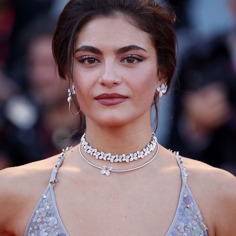 أوروا جويفينازو Aurora Giovinazzo بمجوهرات Pasquale Bruni