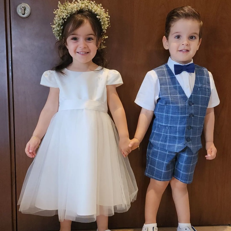 إيميه صياح مع زوجها وتوأمها