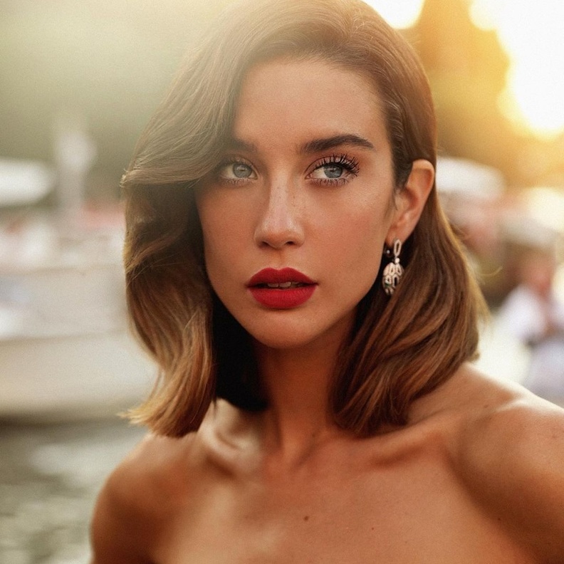 الممثلة الإسبانية ماريا بيدرازا Maria Pedraza بأقراط بولغاري Bulgari