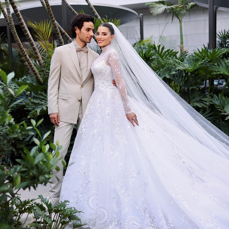 سينتيا صموئيل وآدم بكري يحتفلان بزواجهما بحفل زفاف ضخم ..شاهدوا رومانسيتهما وأناقة العروس بفستان كلاسيكي 