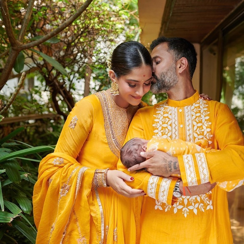 سونام كابور وزوجها مع طفلهما الأول