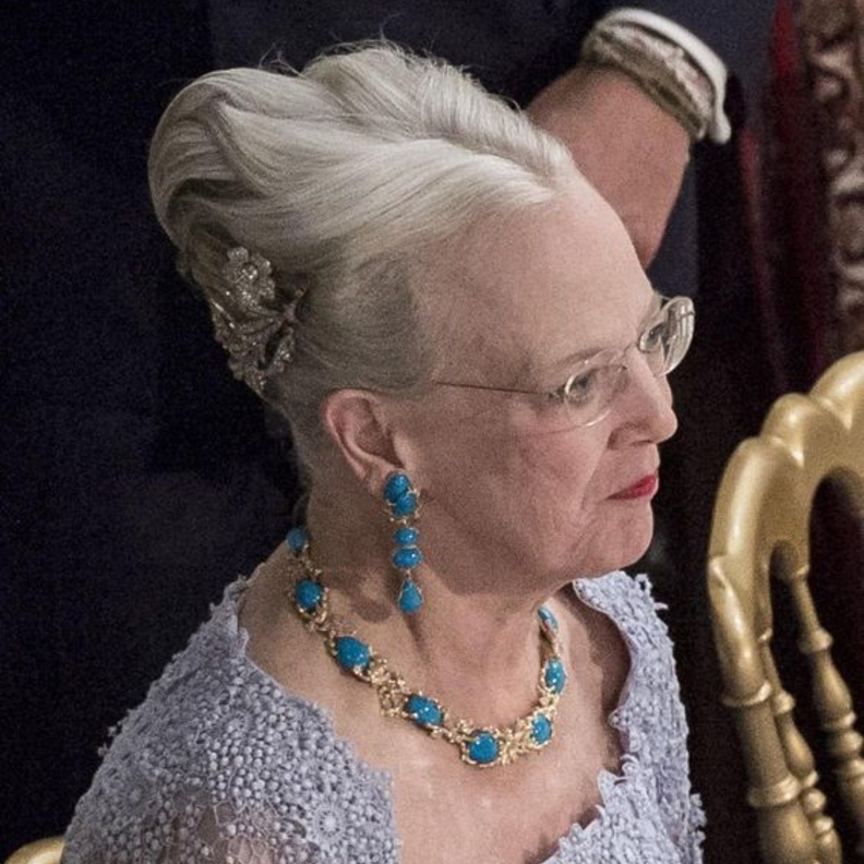 أقراط الفيروز متعددة الحلقات للملكة مارغريت الثانية