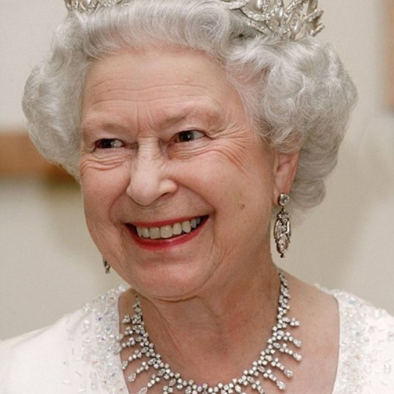 تاج فلاديمير تيارا Vladimir Tiara المرصع باللؤلؤ