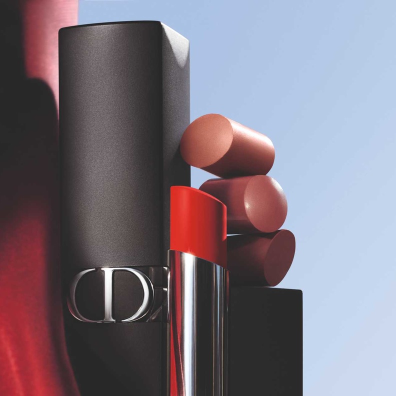 اضفي لمسة جمالية على ابتسامتك مع أحمر شفاه Rouge Dior Forever