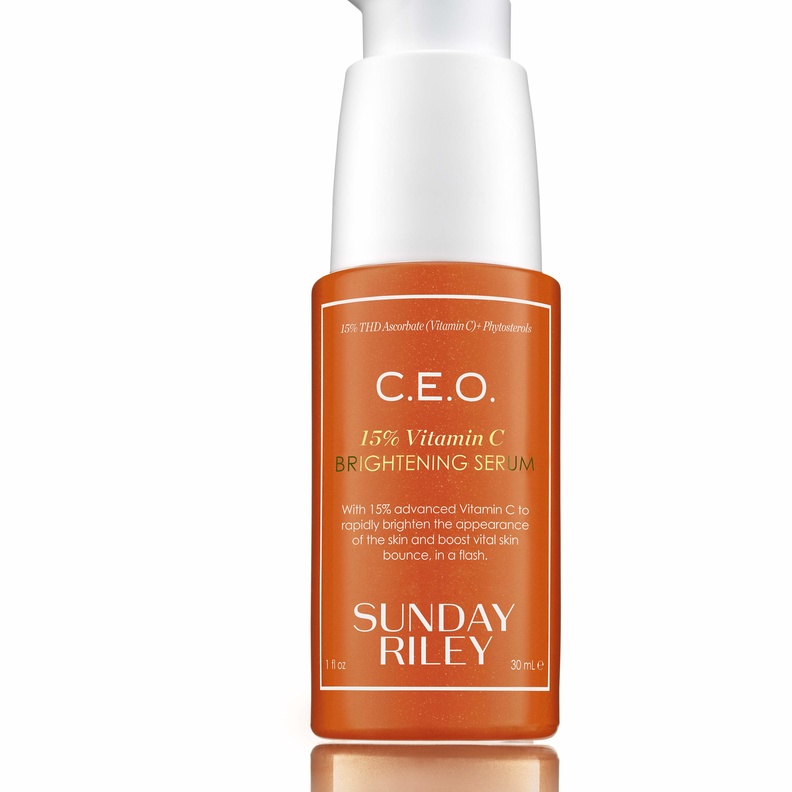 "صانداي رايلي" Sunday Riley خلف الكواليس خلال  عرض أزياء "ألبرتا فيريتي" Alberta Ferretti الخاصّ بموسم ربيع وصيف 2023