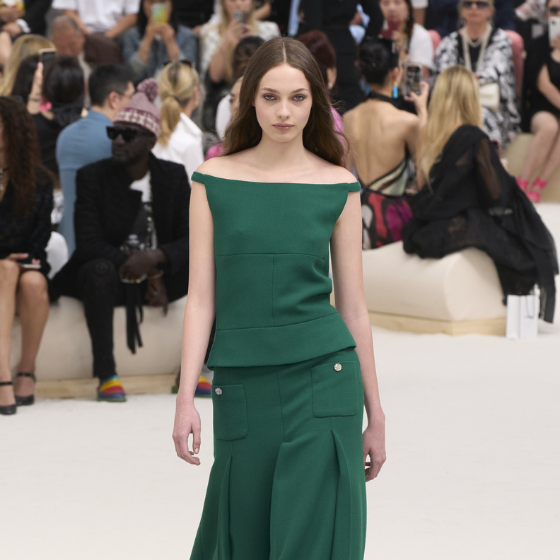 بناطيل واسعة مناسبة لإطلالتك في اليوم الوطني السعودي