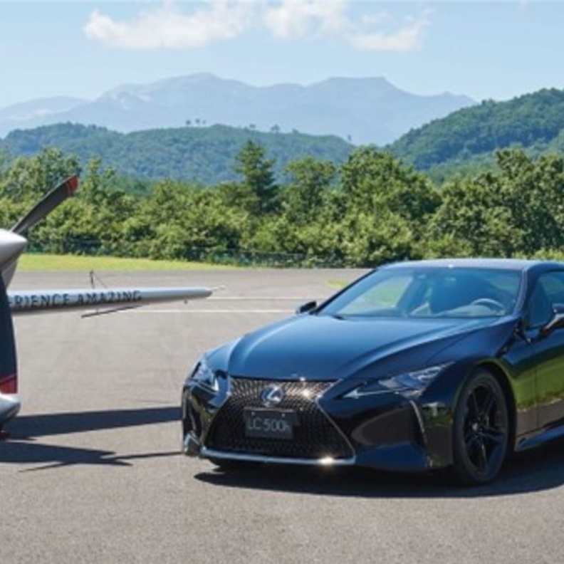 لكزس LC 500 Aviation Edition تعرض في نادي اليخوت بجدة قبل بيعها في مزاد خيري