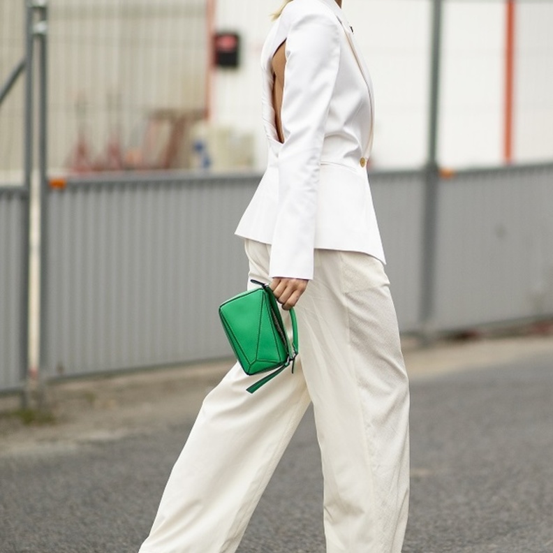 أحذية بتصاميم غريبة ولافتة للوك خريفي مميّز