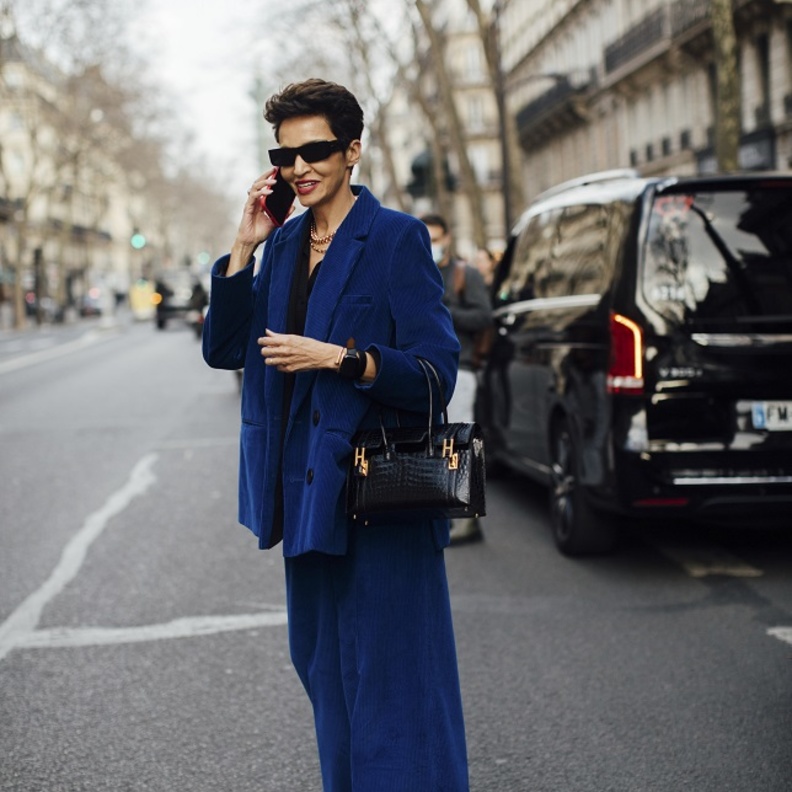 بدلة من المخمل من أحدث صيحات موسم خريف وشتاء 2022-2023