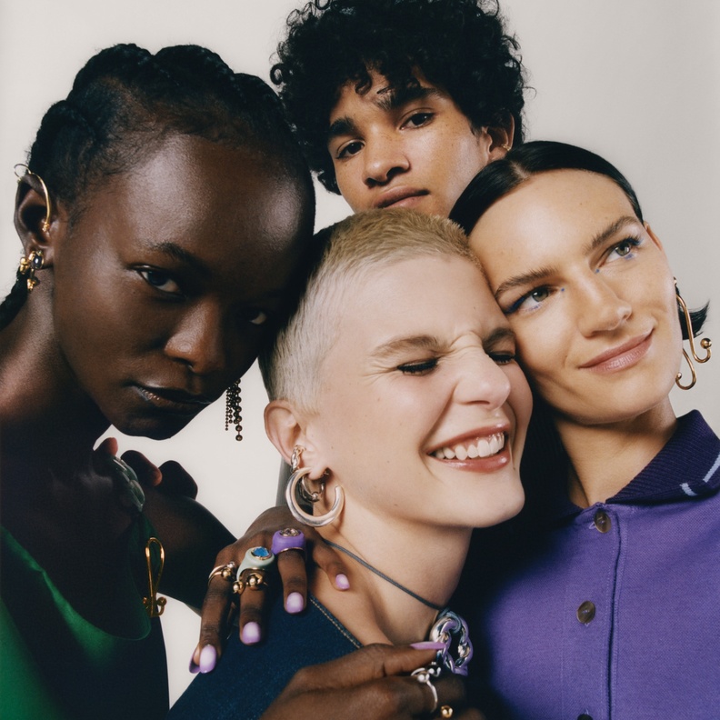 مجوهرات TOUS  تطور علامتها التجارية