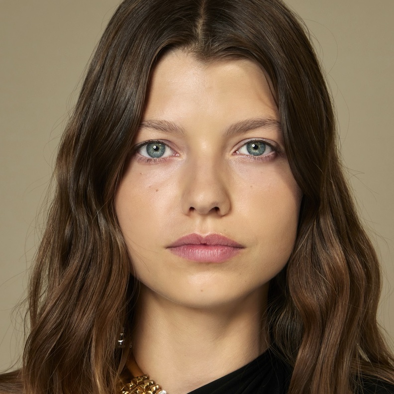 أفضل إستخدامات لزيوت الشعر لإبقاء شعرك لامع وصحي