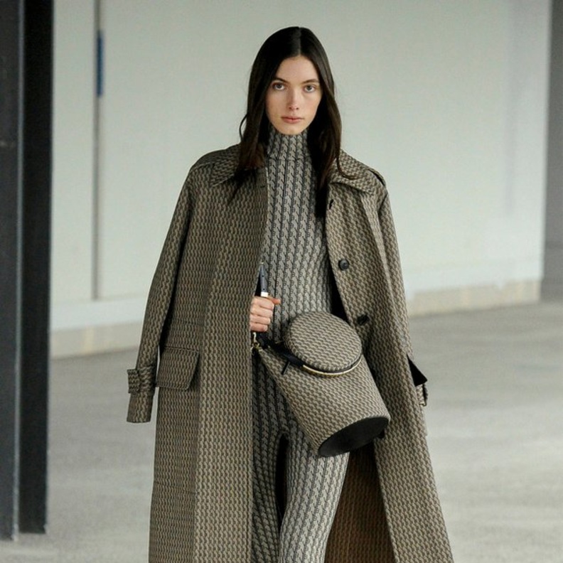 ماذا تختارين بين الجمبسوت والكات سوت لموسم خريف 2022؟