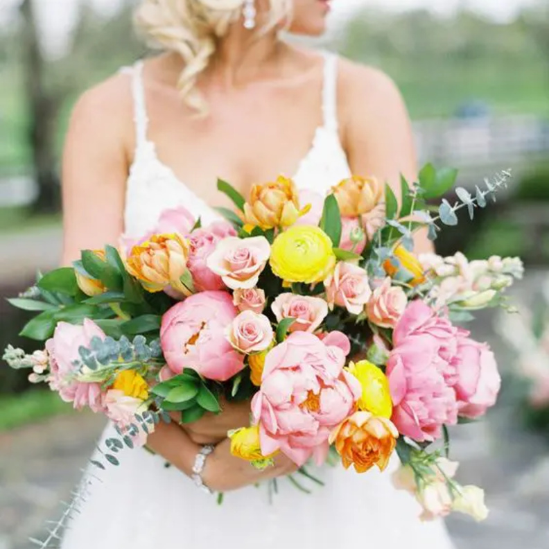 أفكار رائعة لحفلات الزفاف باللونين الأصفر والوردي