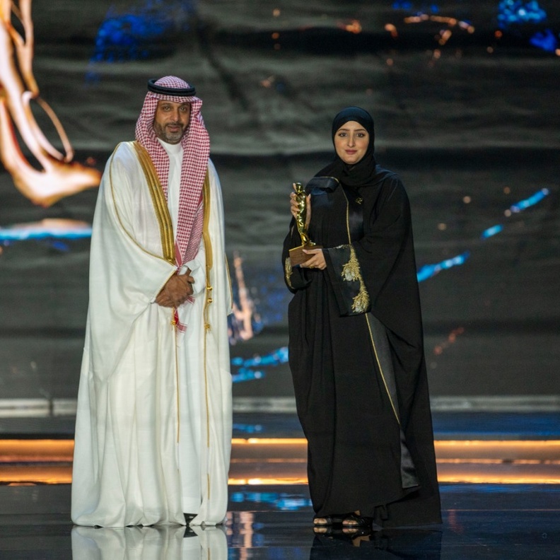 سميرة العتيبي في تصريحات خاصة لـ "هي": جائز ة الأزياء.. تقدير وحافز إبداعي