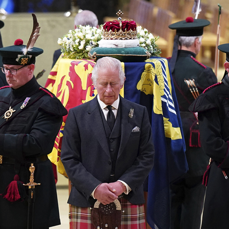 ملكة بريطانيا تعود إلى قصر باكنغهام للمرة الأخيرة