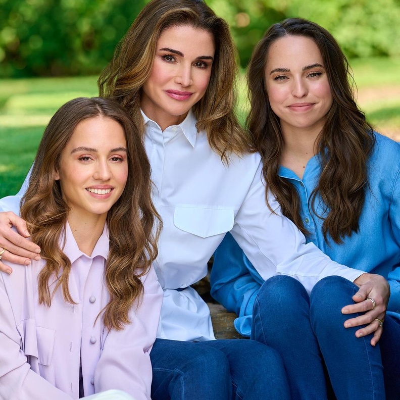 ملكة الأردن تهنئ ابنتيهما بمناسبة يومي عيد ميلادهما