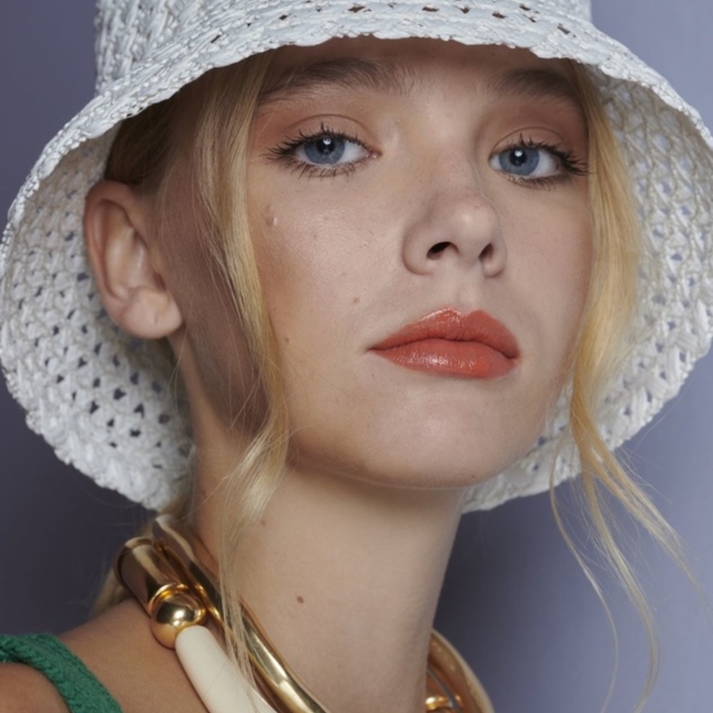 صيحات جمالية لا غنى عنها في ختام عروض الموضة في ميلانو لربيع 2023