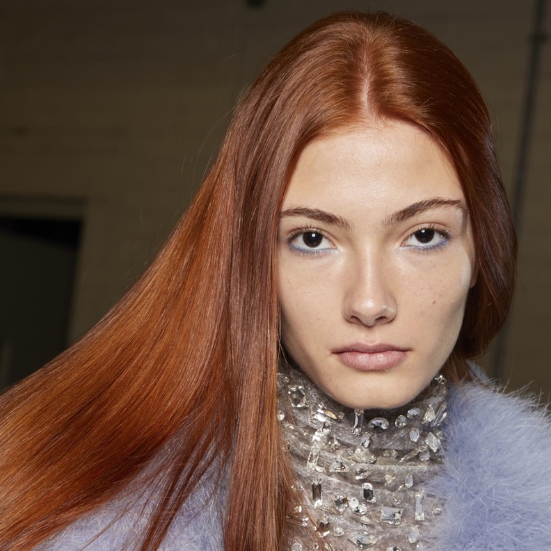 أحدث صيحات جمالية تعرّفي عليها في أسبوع لندن لموضة ربيع 2023