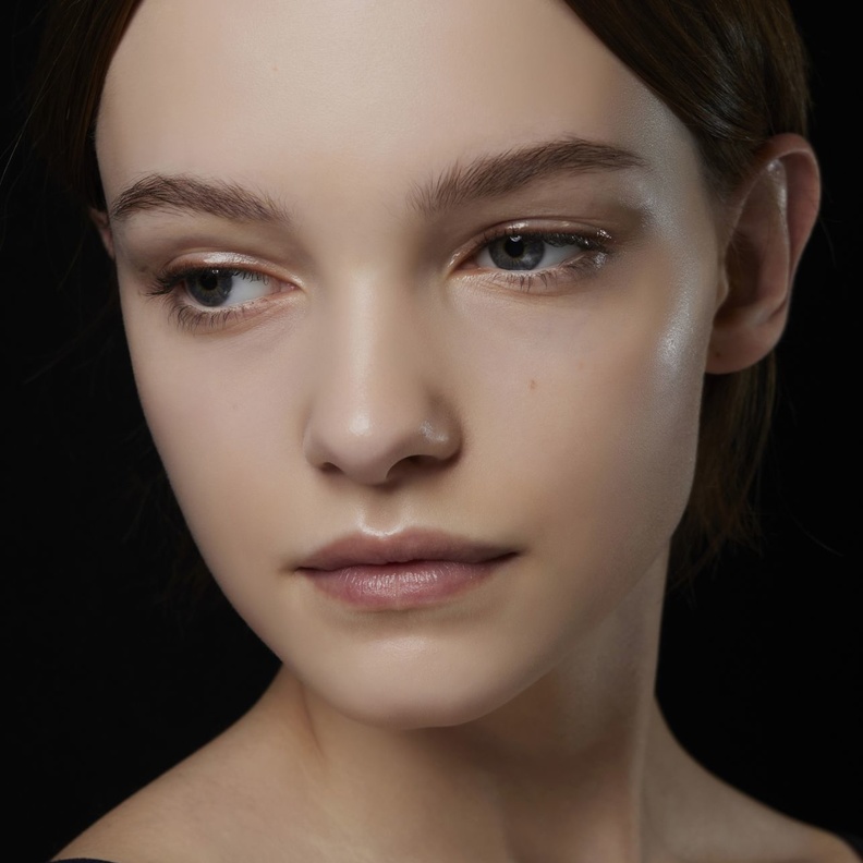 نصائح طبيعية لإزالة ندوب البشرة والتألق ببشرة نقية