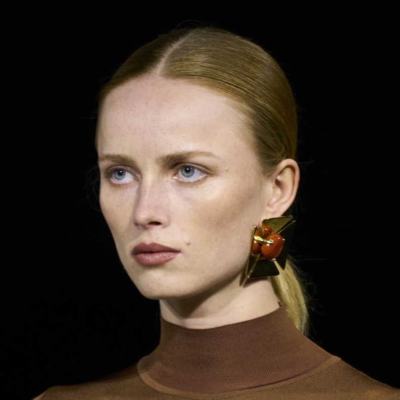 صيحات جمالية لفتت الأنظار في أسبوع الموضة في باريس لربيع 2023