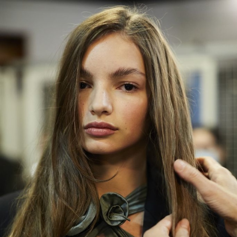 حلول طبيعية لقشرة الرأس وأفضل الطرق لعلاجها