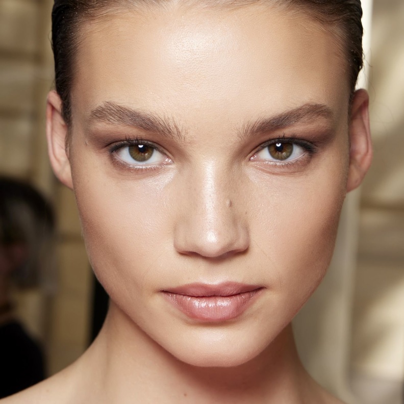 نصائح ذهبية تساعدك على إزالة المكياج بسهولة وفعالية