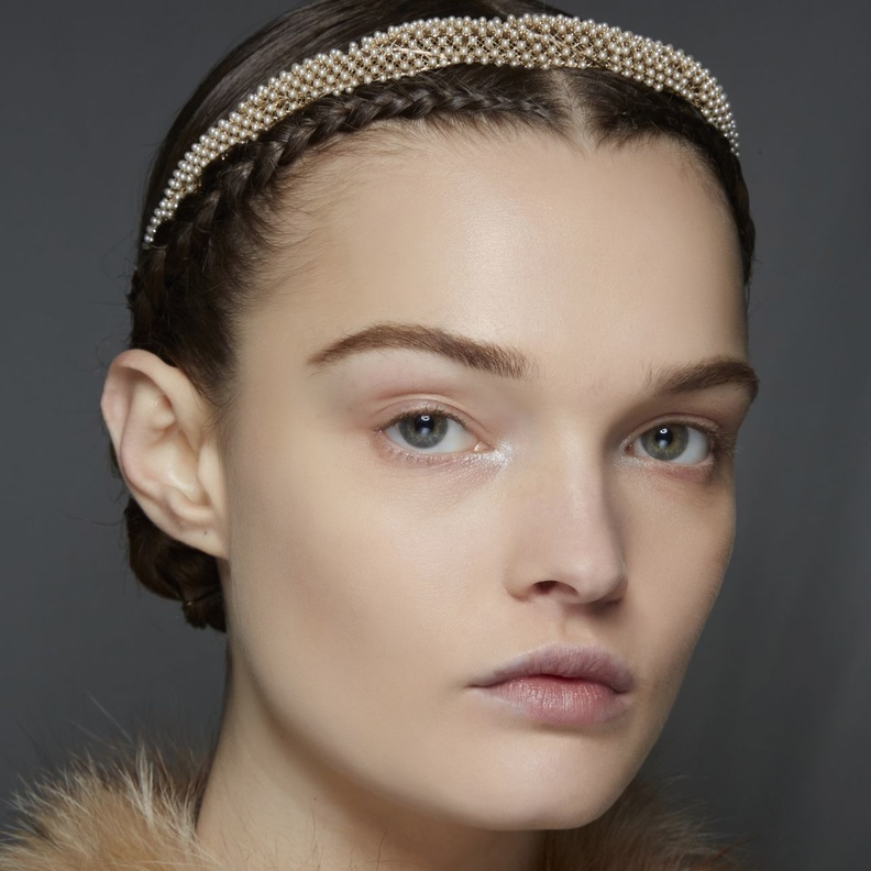 أجمل تسريحات شعر تناسب السهرات المسائية