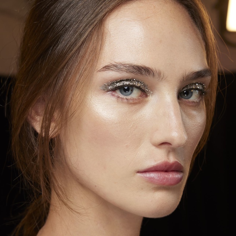 9 صيحات جمالية برزت في أسبوع نيويورك للموضة إليك خطوات تطبيقها