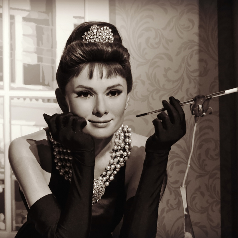 بينيلوبي كروز تعيد إحياء إطلالة أودري هيبورن في مهرجان فينيسيا ..إليكم الخطوات التي اتبعتها