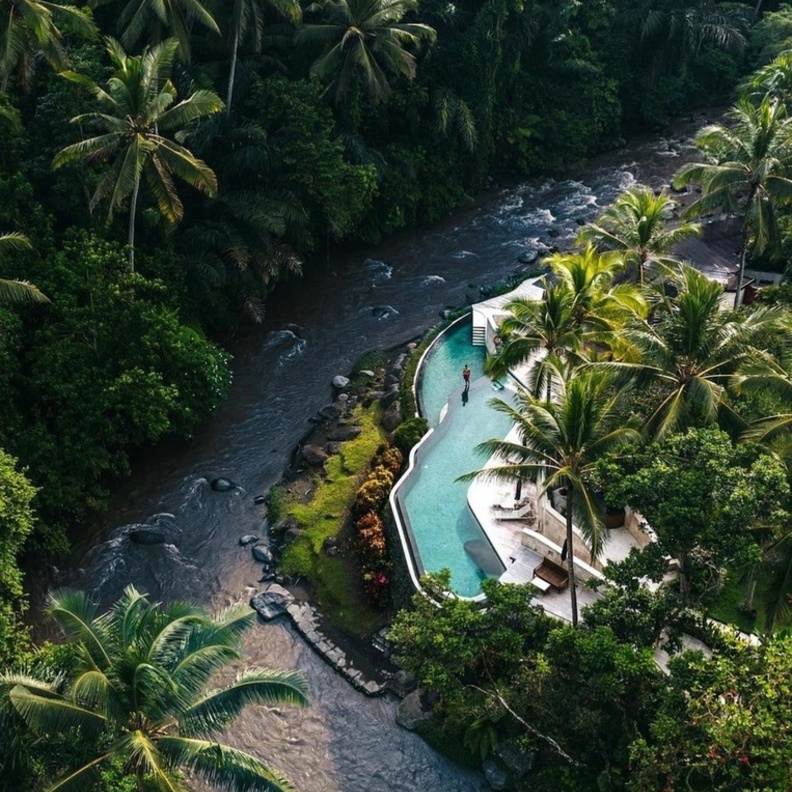 كيف أظهر جورج كلوني وجوليا روبرتس جمال "بالي" في فيلم "Ticket to Paradise" وما علاقة أستراليا؟