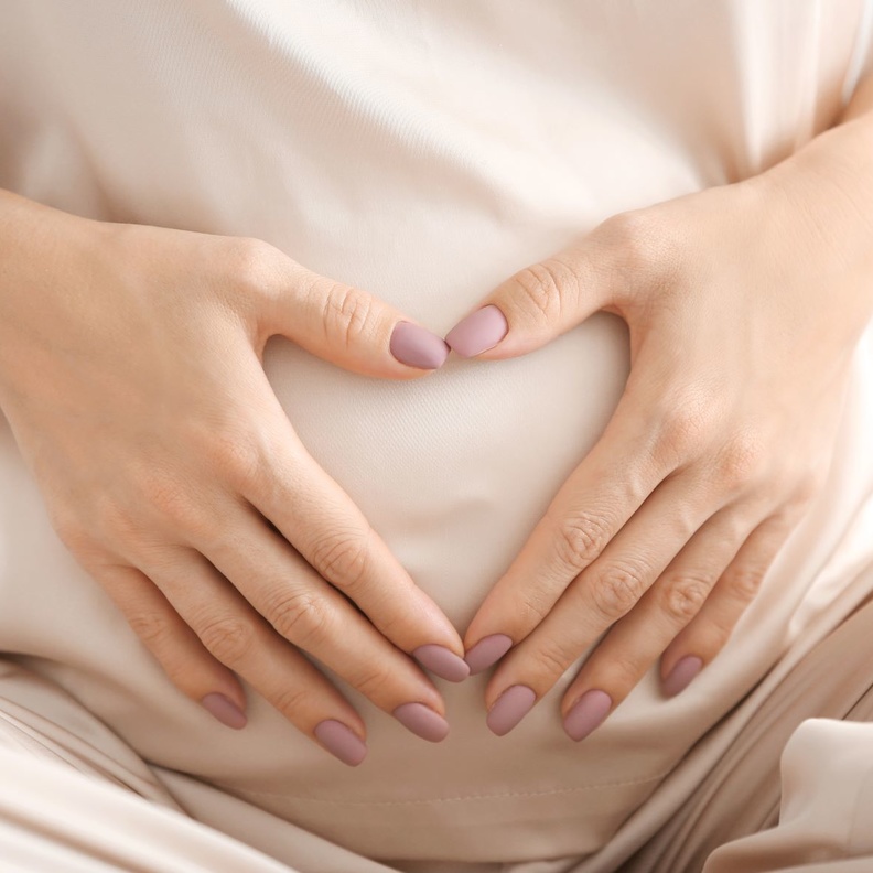 أسباب برودة بطن الحامل 