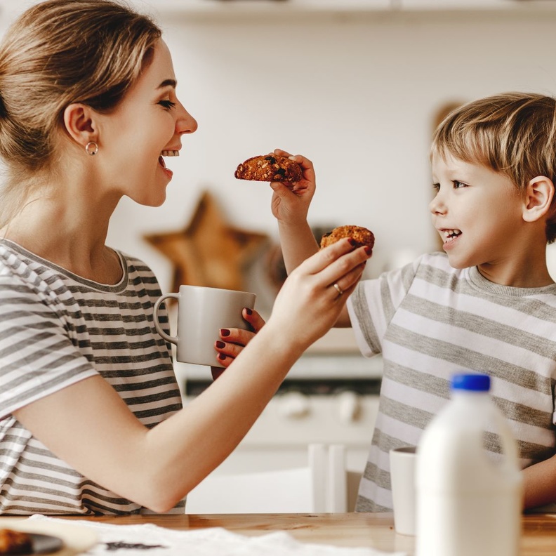 أطعمة تعزز مناعة الأطفال وأخرى تدمرها .. تعرفوا إليها 