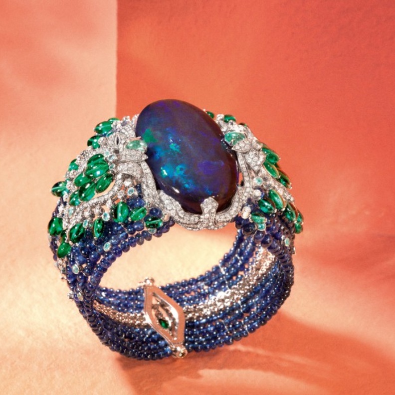 أفخم مجوهرات من حجر الأوبال للسهرات الراقية