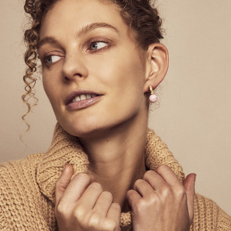 أقراط الأوبال الوردي من عقيلة ريد Akaila Reid