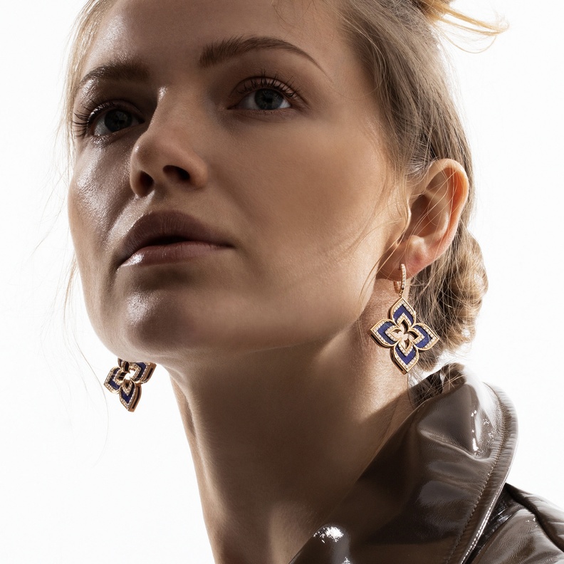 أقراط بنفسجية من روبرتو كوين